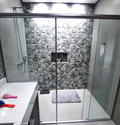 Box de vidro para banheiro em São Paulo instalado pela Vidraçaria Hipólito